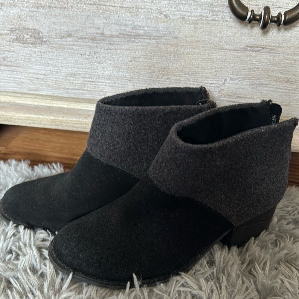 Tom’s booties